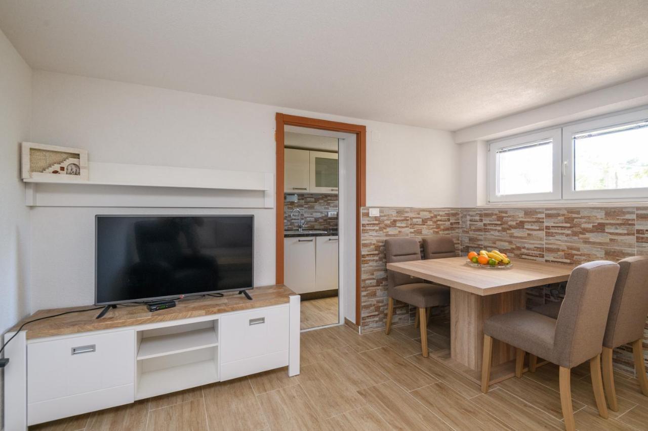 Apartment Mario - Veliki Stan Za Odmor - Terasa- Vrt - Bazen - Pogled More, Izoliran Орасац Екстер'єр фото