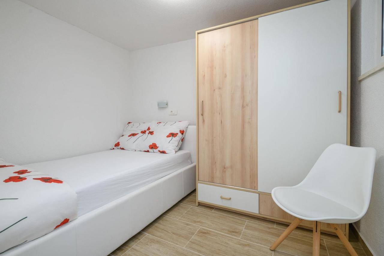 Apartment Mario - Veliki Stan Za Odmor - Terasa- Vrt - Bazen - Pogled More, Izoliran Орасац Екстер'єр фото